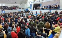 Estudiantes secundarios reafirmaron la Promesa a la Bandera en Caleta Olivia