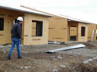 Grasso recorrió las viviendas del Techo Digno que sigue financiando provincia