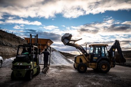 El Gobierno realizó el envío de mil toneladas de sal al municipio de Ushuaia