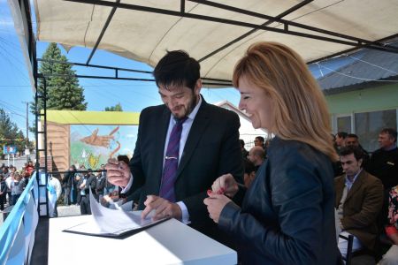 La provincia firmó importantes convenios para el desarrollo de Perito Moreno