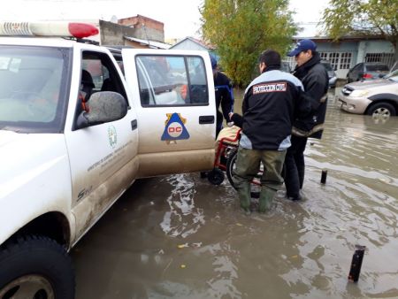 Personal operativo realiza tareas de asistencia por las persistentes lluvias