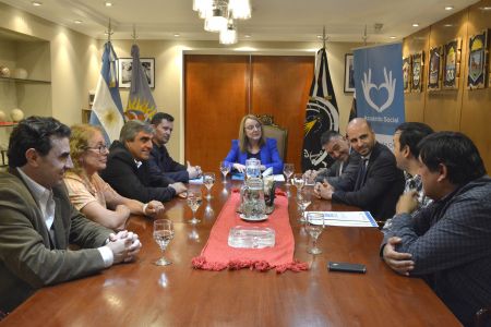 Firmaron convenio destinado a obras de servicios para Perito Moreno