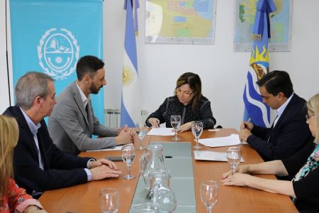 El Gobierno de Santa Cruz firmó acuerdos educativos de cooperación con PAE