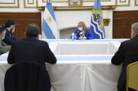 Alicia encabezó la firma de convenios con los municipios de Perito Moreno y Río Turbio